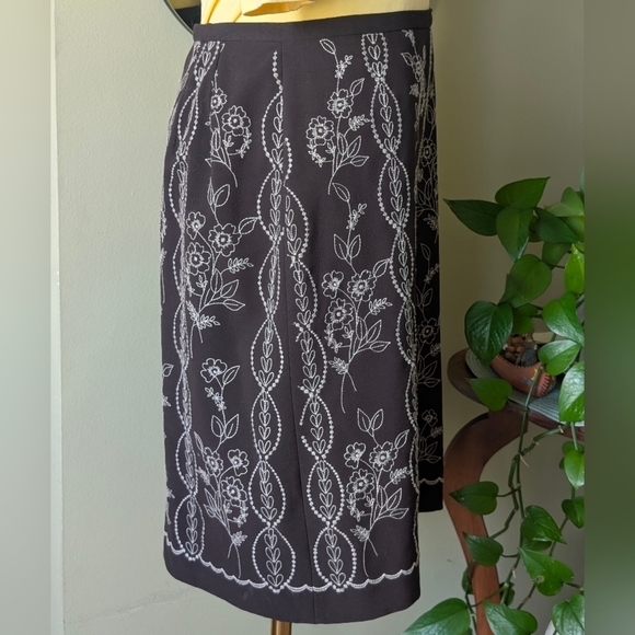 Grace Elements Women's Size 6 Brown Embroidered Knee Length Fully Lined Skirt - Picture 6 of 14
